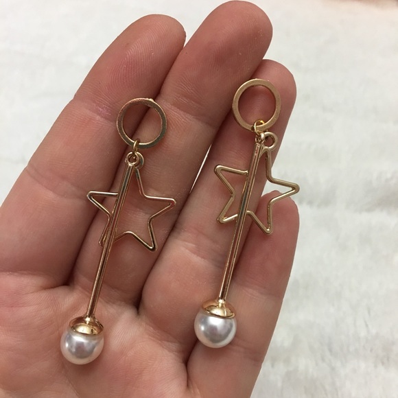 Star Struck Splendid Gold Pearl Earrings (P2) - Picture 3 of 5